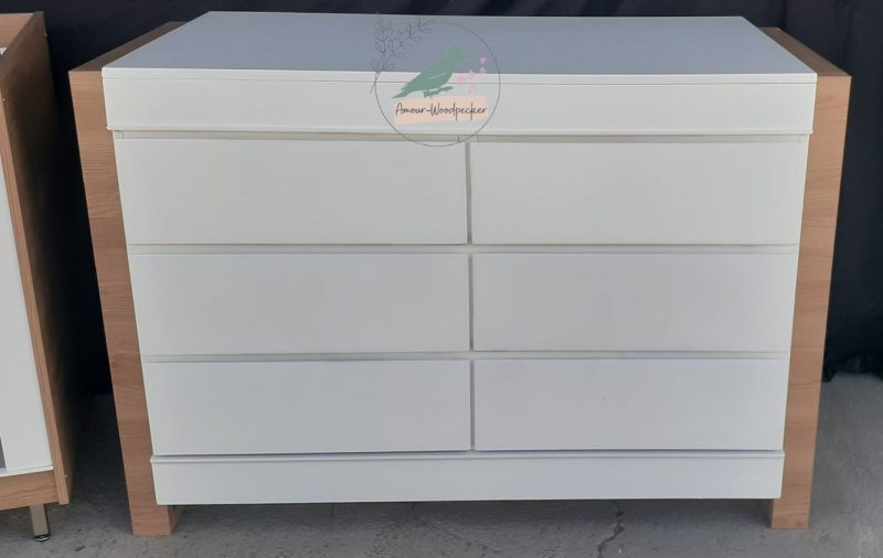 White Modern Compactum