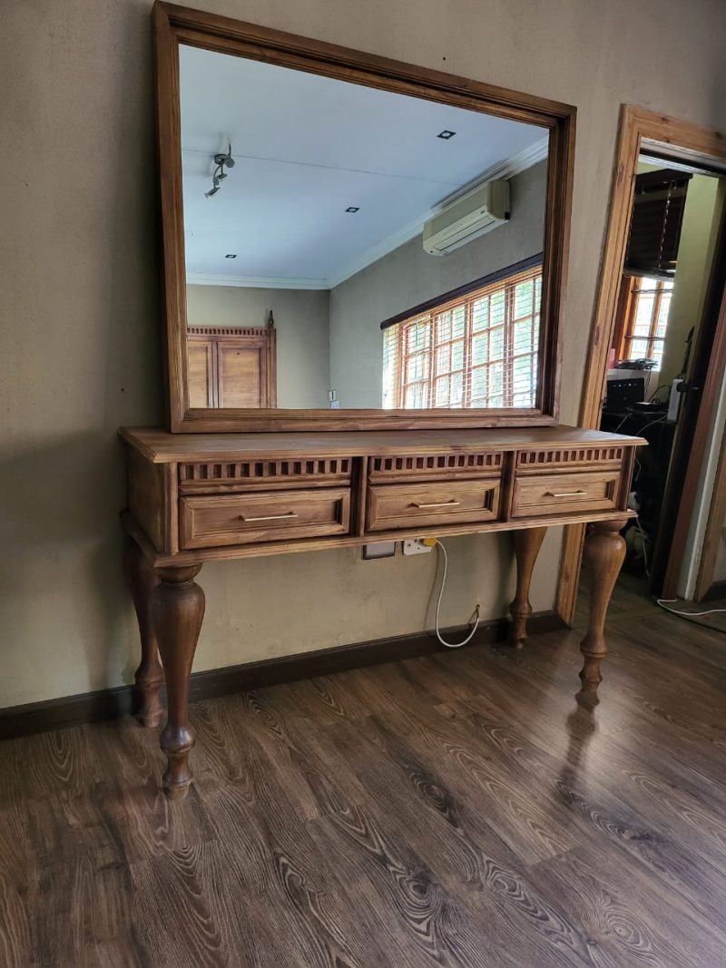 Queen Landi Dressing Table