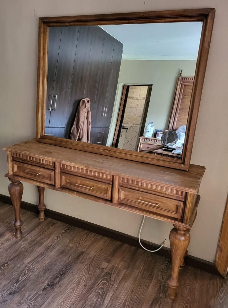 Queen Landi Dressing Table - Image 3