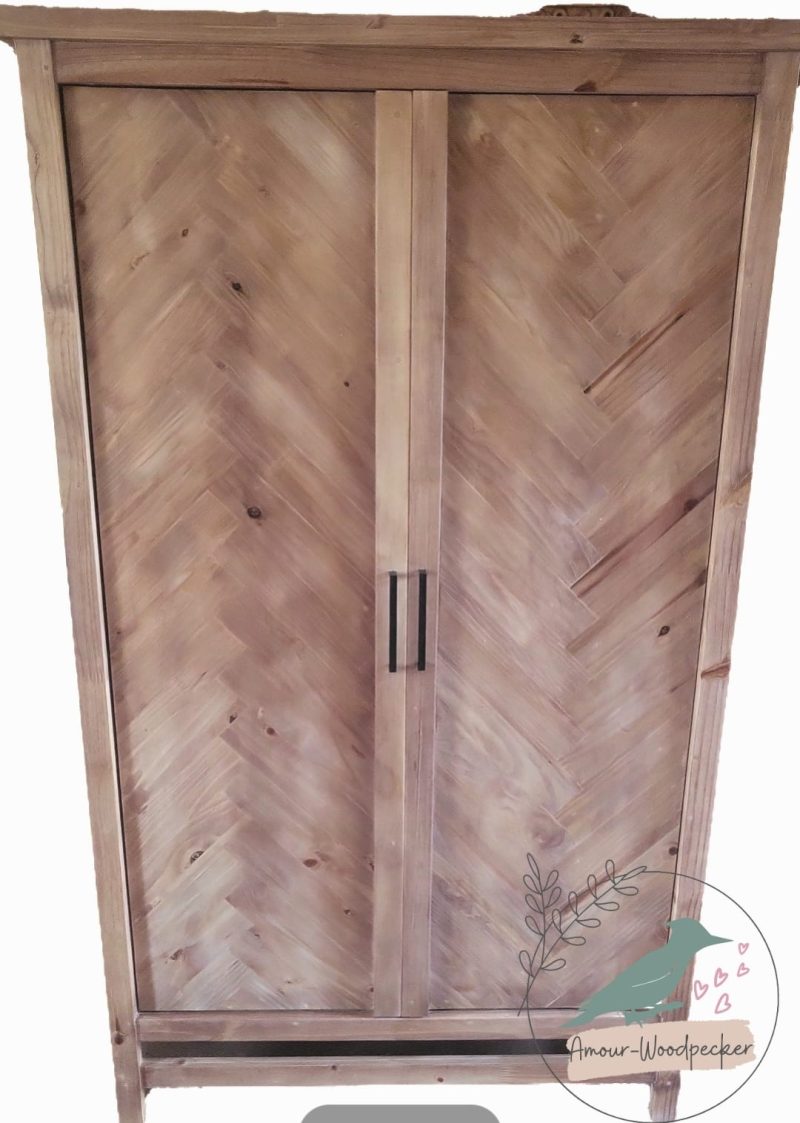 Wané Chevron cupboard