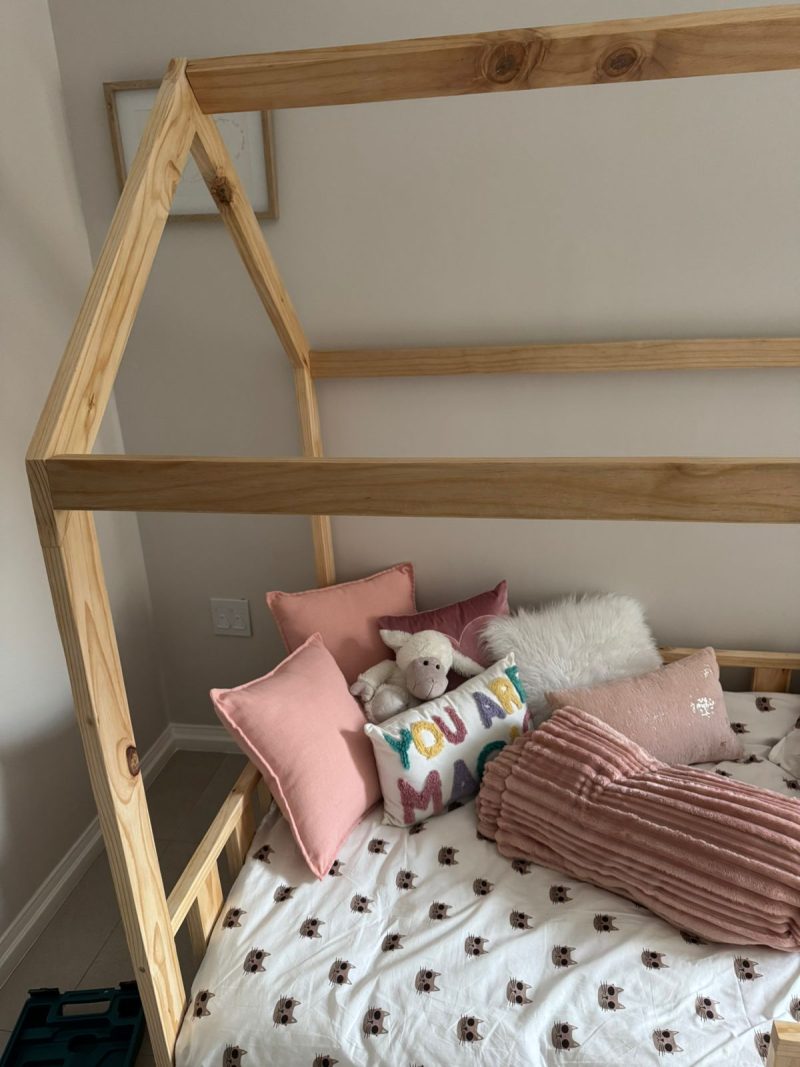 Erichia house bed - Image 2