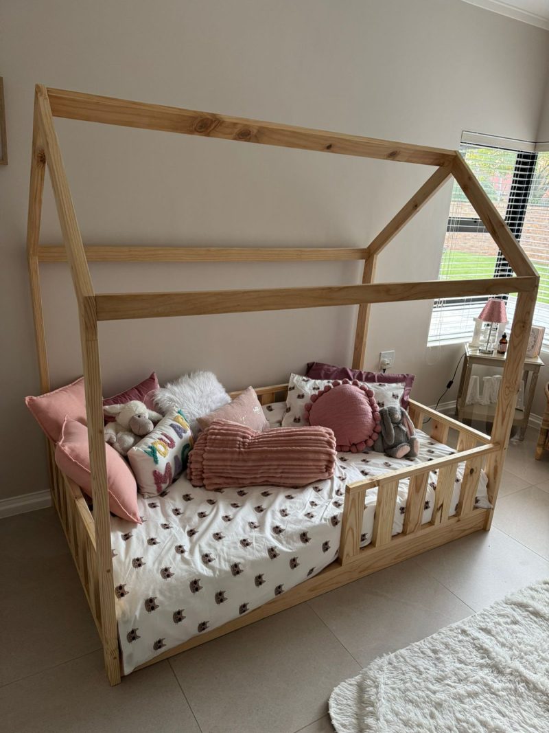 Erichia house bed